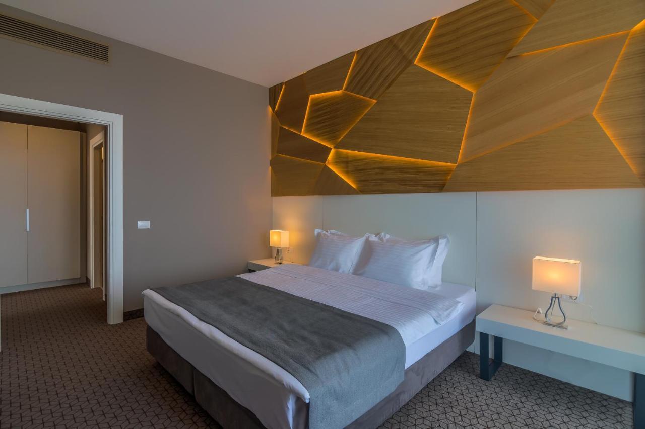 Nyota Hotel & Conference Center Mamaia Extérieur photo