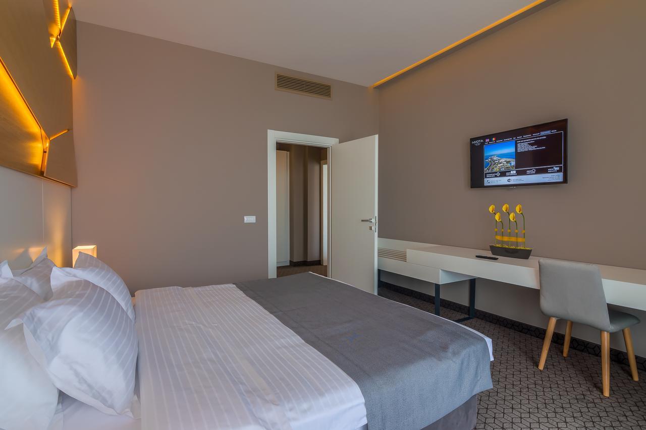Nyota Hotel & Conference Center Mamaia Extérieur photo