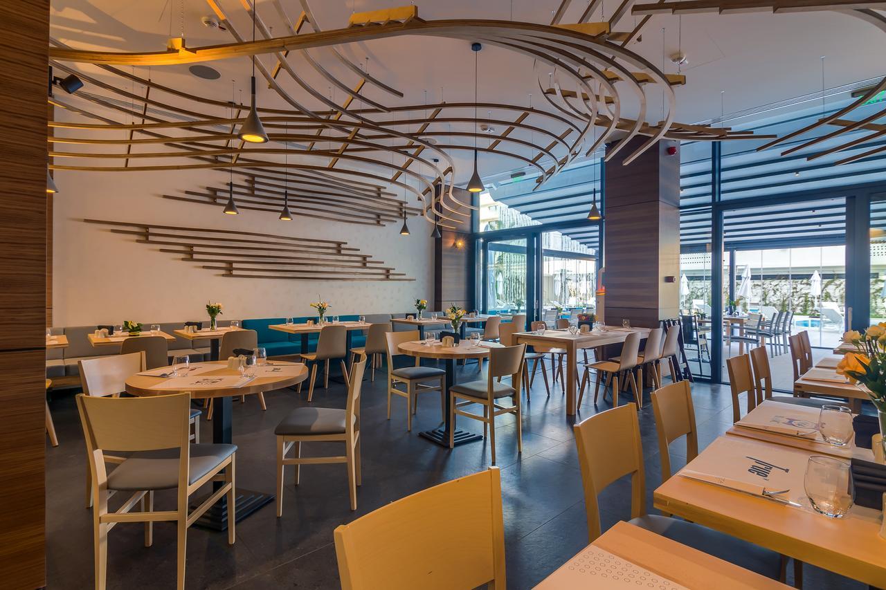 Nyota Hotel & Conference Center Mamaia Extérieur photo