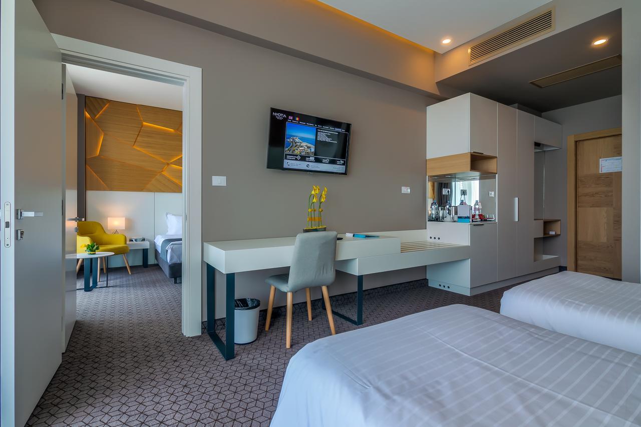 Nyota Hotel & Conference Center Mamaia Extérieur photo