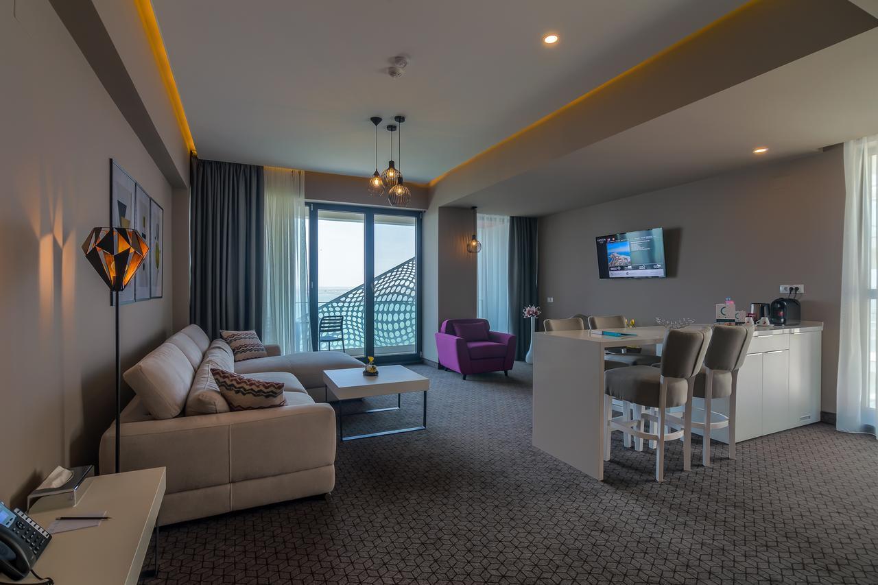 Nyota Hotel & Conference Center Mamaia Extérieur photo