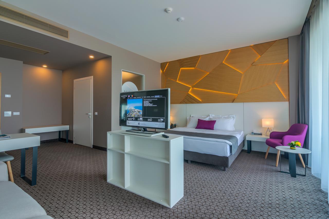Nyota Hotel & Conference Center Mamaia Extérieur photo